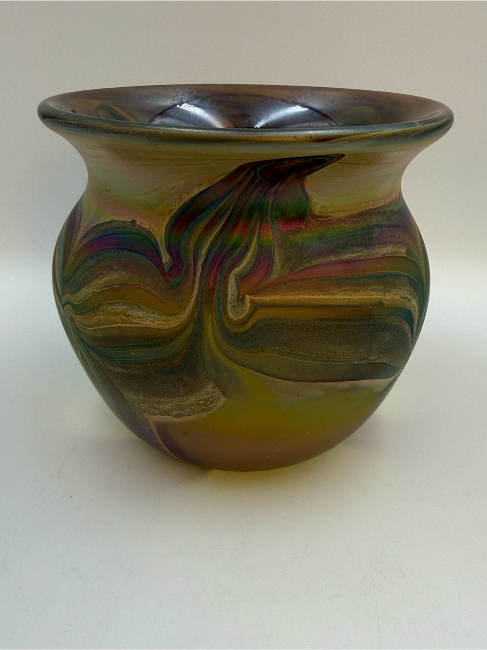 QUINTIN LAKE PULLED FEATHER ART GLASS VASE SIGNED